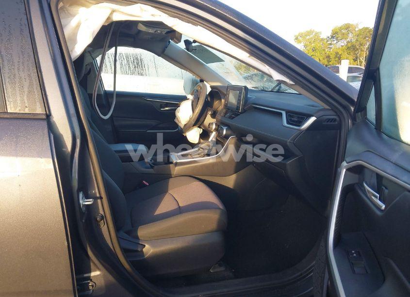 Photo 5 of 2019 Toyota Rav4 XLE (VIN 2T3W1RFV6KW029242)