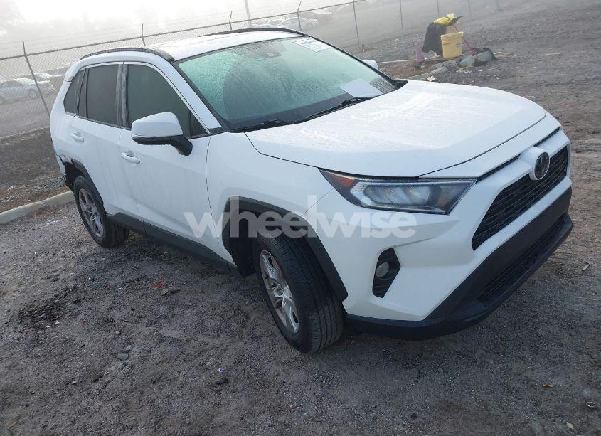 2020 Toyota Rav4 XLE (VIN 2T3W1RFV6LC057447) main photo