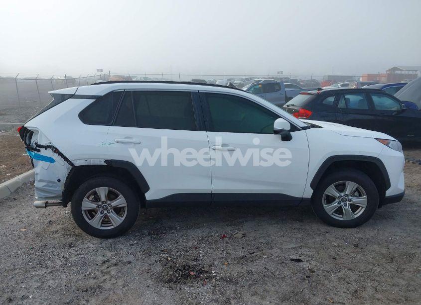 Photo 13 of 2020 Toyota Rav4 XLE (VIN 2T3W1RFV6LC057447)