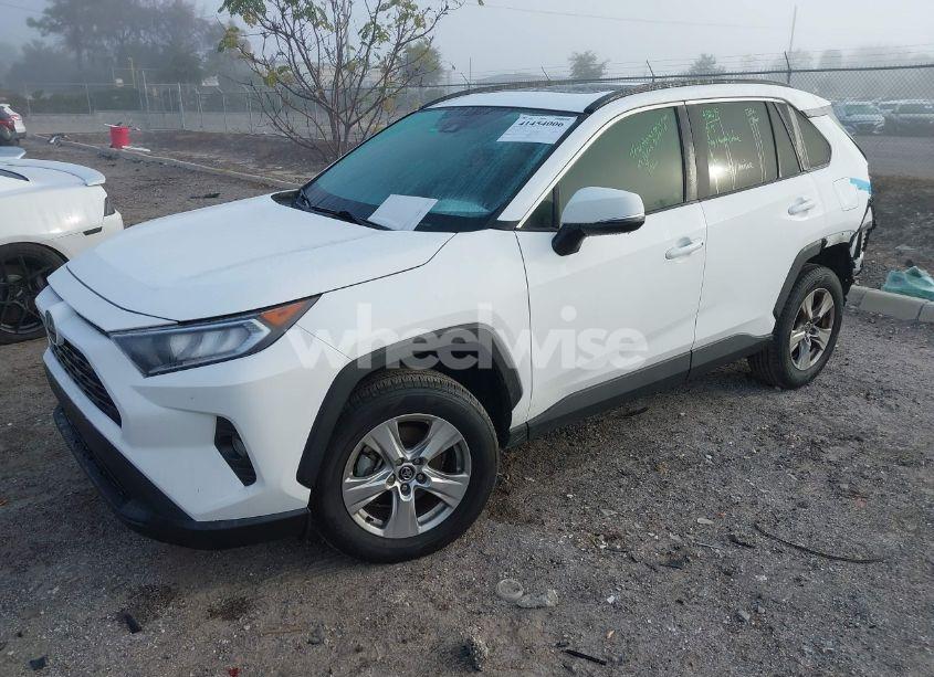 Photo 2 of 2020 Toyota Rav4 XLE (VIN 2T3W1RFV6LC057447)