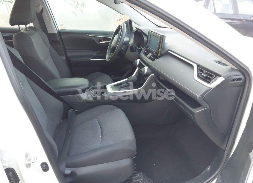 Photo 5 of 2020 Toyota Rav4 XLE (VIN 2T3W1RFV6LC057447)