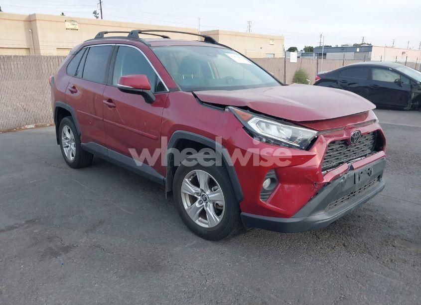2020 Toyota Rav4 XLE (VIN 2T3W1RFV6LW079950) main photo