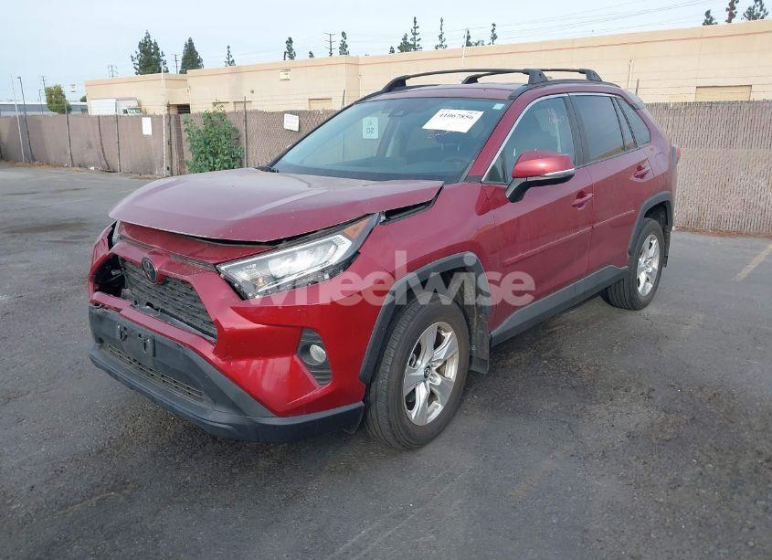 Photo 2 of 2020 Toyota Rav4 XLE (VIN 2T3W1RFV6LW079950)