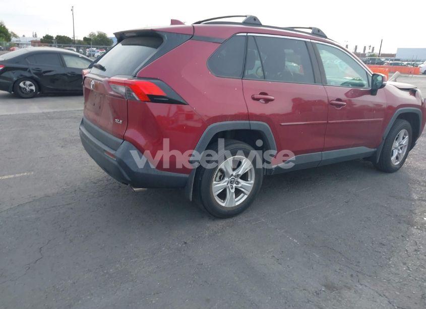 Photo 4 of 2020 Toyota Rav4 XLE (VIN 2T3W1RFV6LW079950)