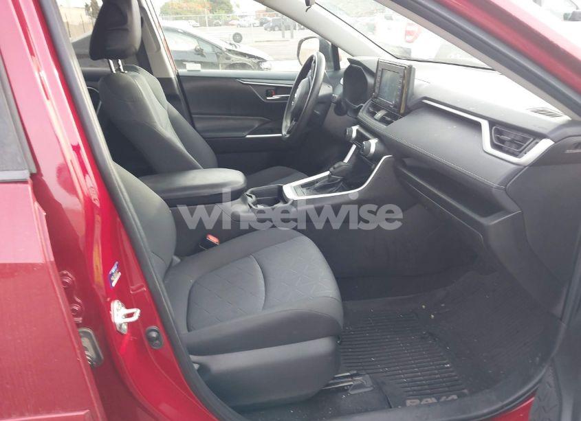 Photo 5 of 2020 Toyota Rav4 XLE (VIN 2T3W1RFV6LW079950)
