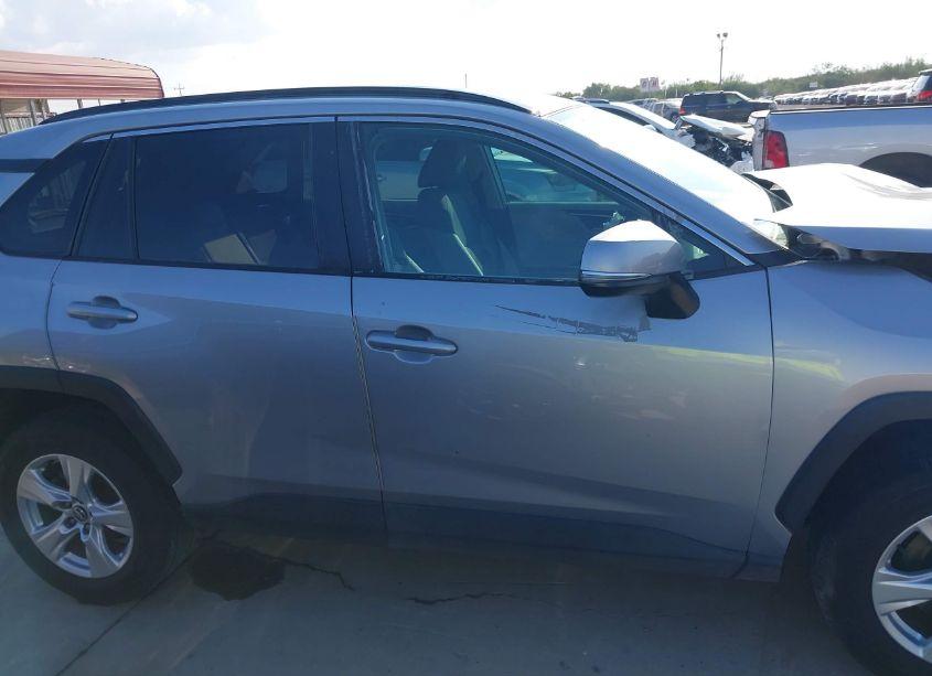 Photo 13 of 2020 Toyota Rav4 XLE (VIN 2T3W1RFV6LW082072)