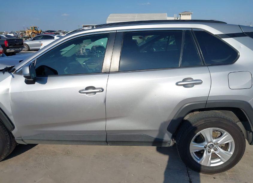Photo 14 of 2020 Toyota Rav4 XLE (VIN 2T3W1RFV6LW082072)