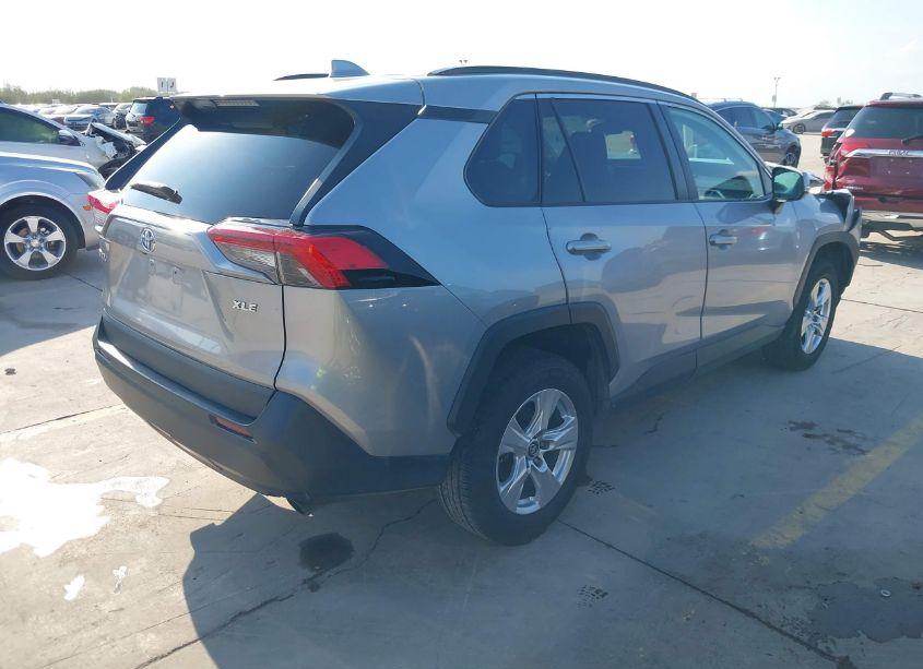 Photo 4 of 2020 Toyota Rav4 XLE (VIN 2T3W1RFV6LW082072)
