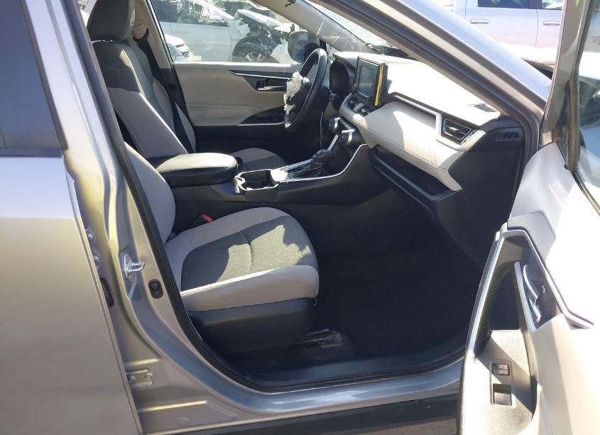 Photo 5 of 2020 Toyota Rav4 XLE (VIN 2T3W1RFV6LW082072)