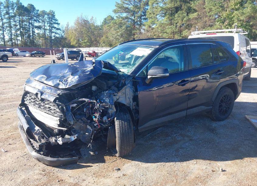 Photo 2 of 2020 Toyota Rav4 XLE (VIN 2T3W1RFV6LW082458)
