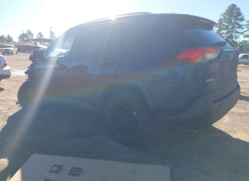 Photo 3 of 2020 Toyota Rav4 XLE (VIN 2T3W1RFV6LW082458)