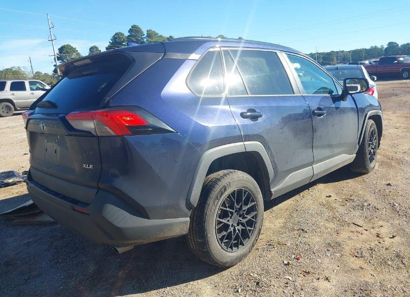 Photo 4 of 2020 Toyota Rav4 XLE (VIN 2T3W1RFV6LW082458)