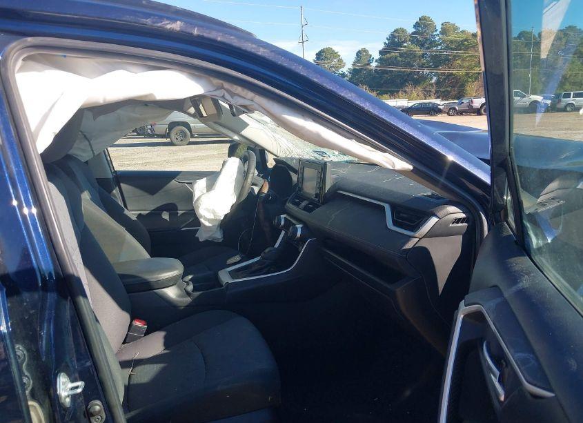 Photo 5 of 2020 Toyota Rav4 XLE (VIN 2T3W1RFV6LW082458)