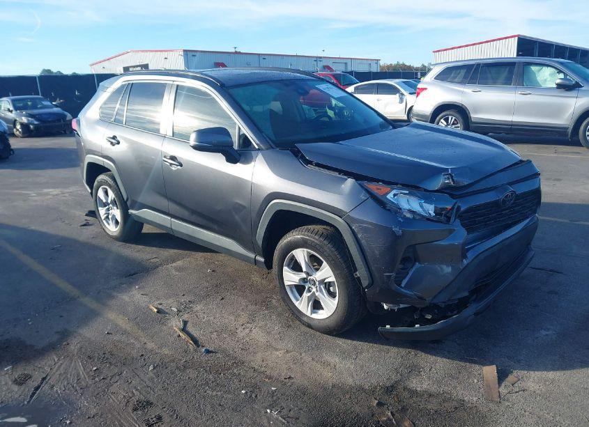 2021 Toyota Rav4 XLE (VIN 2T3W1RFV6MC107295) main photo