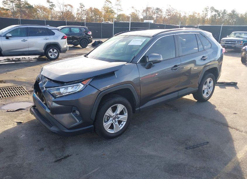 Photo 2 of 2021 Toyota Rav4 XLE (VIN 2T3W1RFV6MC107295)