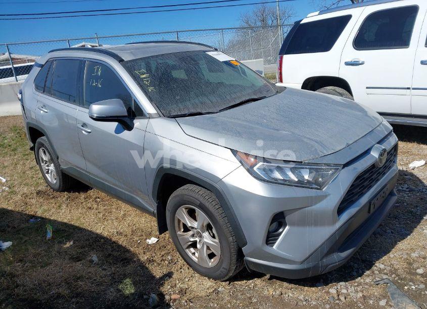 2021 Toyota Rav4 XLE (VIN 2T3W1RFV6MC112738) main photo