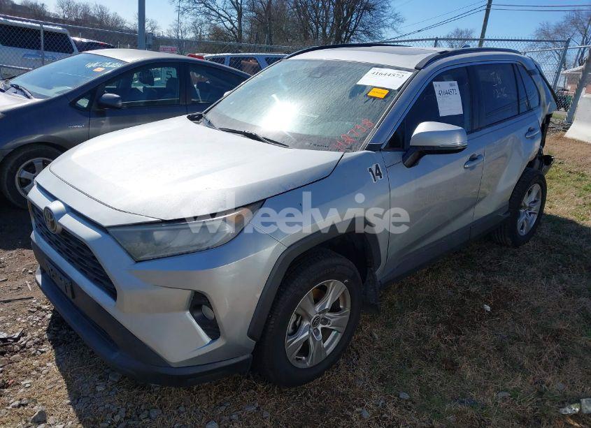 Photo 2 of 2021 Toyota Rav4 XLE (VIN 2T3W1RFV6MC112738)