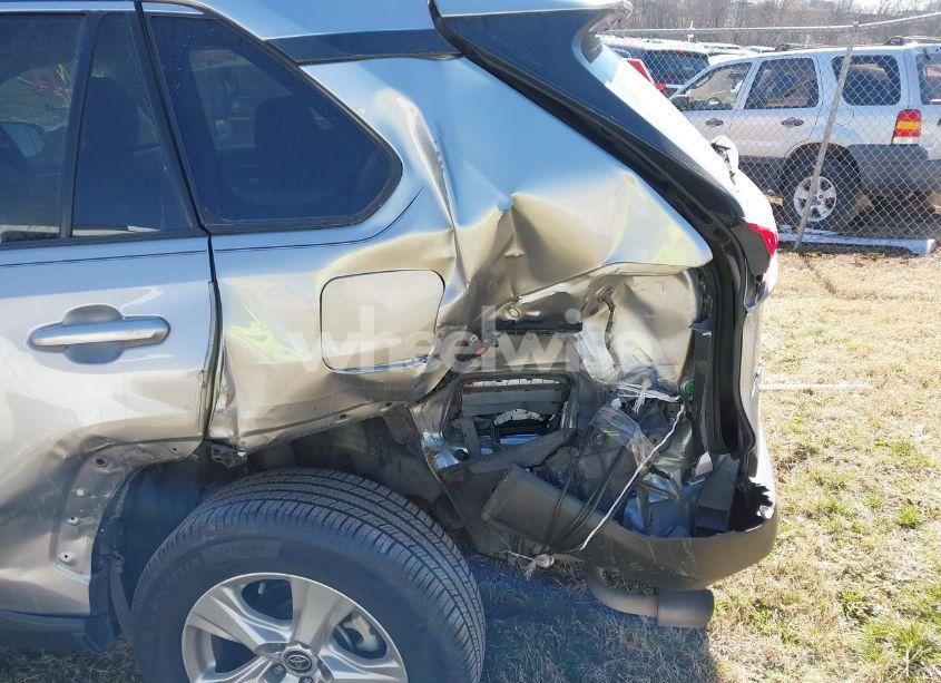 Photo 6 of 2021 Toyota Rav4 XLE (VIN 2T3W1RFV6MC112738)