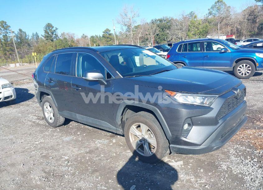 2021 Toyota Rav4 XLE (VIN 2T3W1RFV6MC141933) main photo
