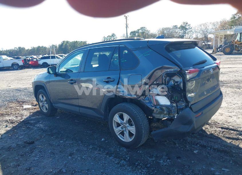 Photo 3 of 2021 Toyota Rav4 XLE (VIN 2T3W1RFV6MC141933)