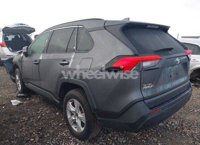 Photo 3 of 2021 Toyota Rav4 XLE (VIN 2T3W1RFV6MC144332)