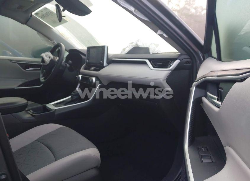 Photo 5 of 2021 Toyota Rav4 XLE (VIN 2T3W1RFV6MC144332)