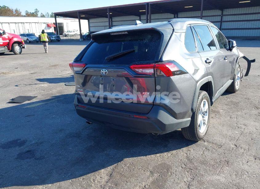 Photo 4 of 2021 Toyota Rav4 XLE (VIN 2T3W1RFV6MC156058)