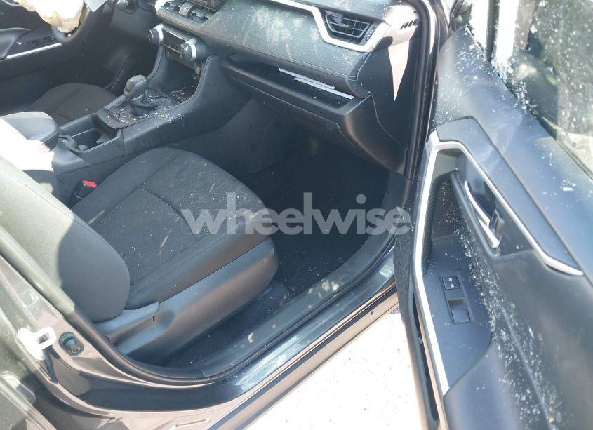 Photo 5 of 2021 Toyota Rav4 XLE (VIN 2T3W1RFV6MC156058)