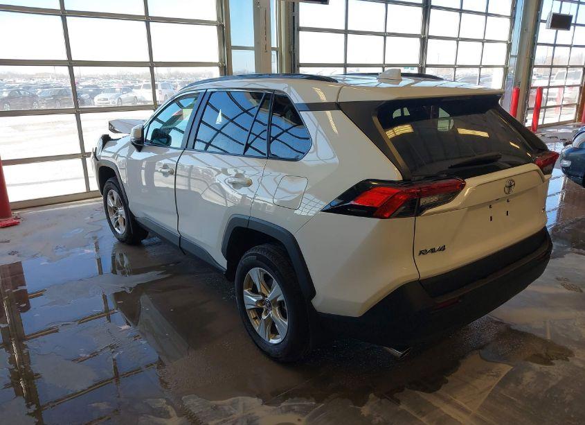 Photo 3 of 2021 Toyota Rav4 XLE (VIN 2T3W1RFV6MC160269)