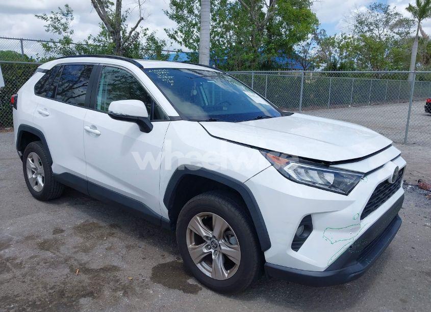 2021 Toyota Rav4 XLE (VIN 2T3W1RFV6MC171885) main photo