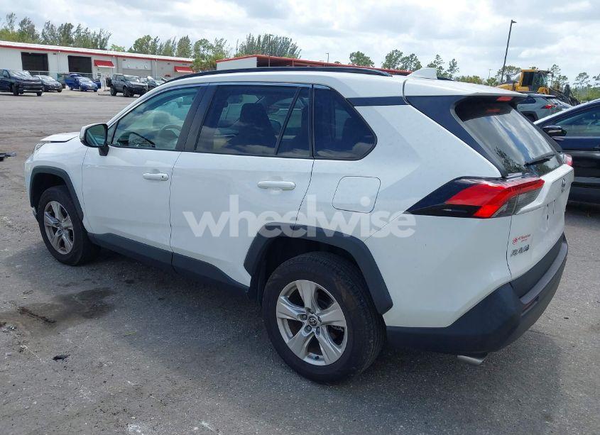 Photo 3 of 2021 Toyota Rav4 XLE (VIN 2T3W1RFV6MC171885)