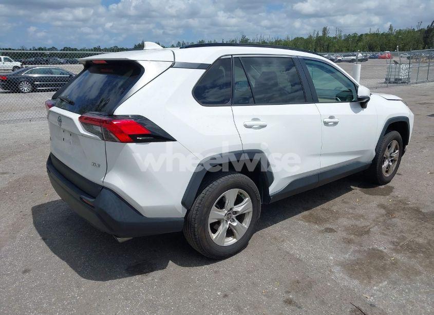 Photo 4 of 2021 Toyota Rav4 XLE (VIN 2T3W1RFV6MC171885)