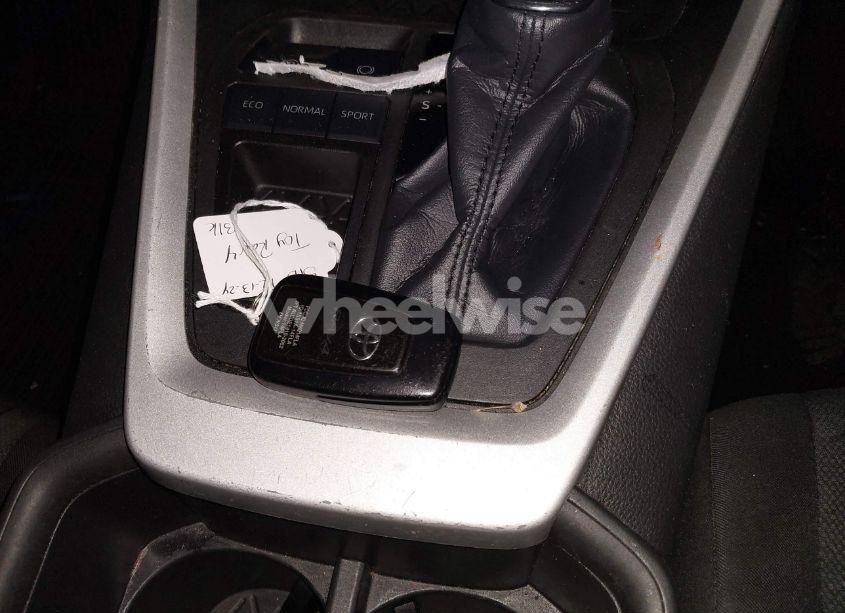 Photo 11 of 2022 Toyota Rav4 XLE (VIN 2T3W1RFV6NC186291)