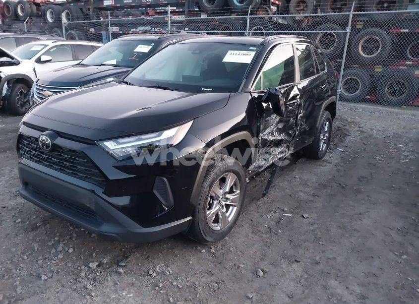 Photo 2 of 2022 Toyota Rav4 XLE (VIN 2T3W1RFV6NC186291)