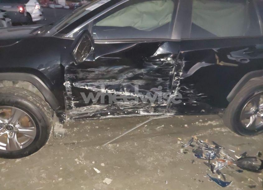 Photo 6 of 2022 Toyota Rav4 XLE (VIN 2T3W1RFV6NC186291)