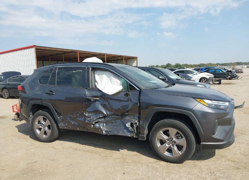 Photo 13 of 2022 Toyota Rav4 XLE (VIN 2T3W1RFV6NC195086)