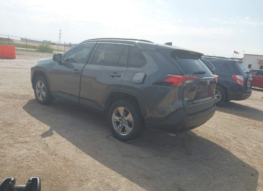 Photo 3 of 2022 Toyota Rav4 XLE (VIN 2T3W1RFV6NC195086)