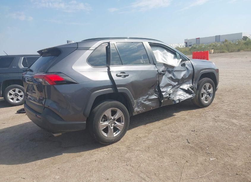 Photo 4 of 2022 Toyota Rav4 XLE (VIN 2T3W1RFV6NC195086)