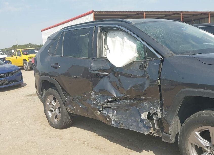 Photo 6 of 2022 Toyota Rav4 XLE (VIN 2T3W1RFV6NC195086)