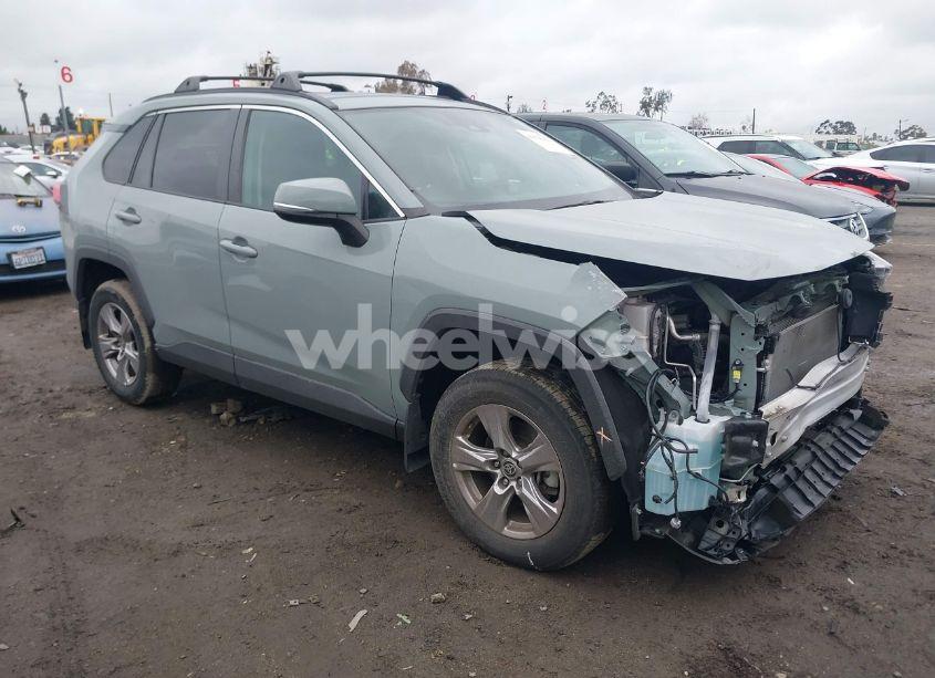 2022 Toyota Rav4 XLE (VIN 2T3W1RFV6NW196267) main photo