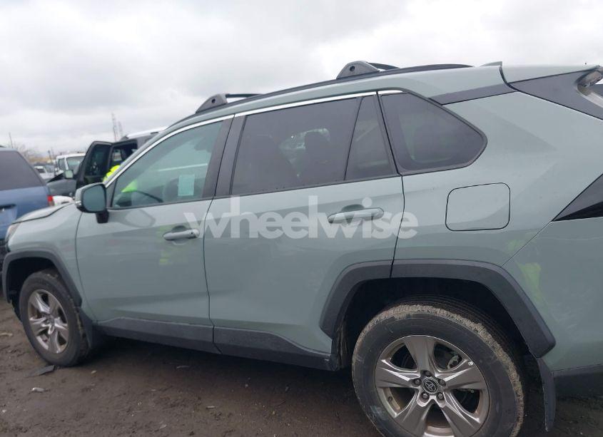 Photo 15 of 2022 Toyota Rav4 XLE (VIN 2T3W1RFV6NW196267)