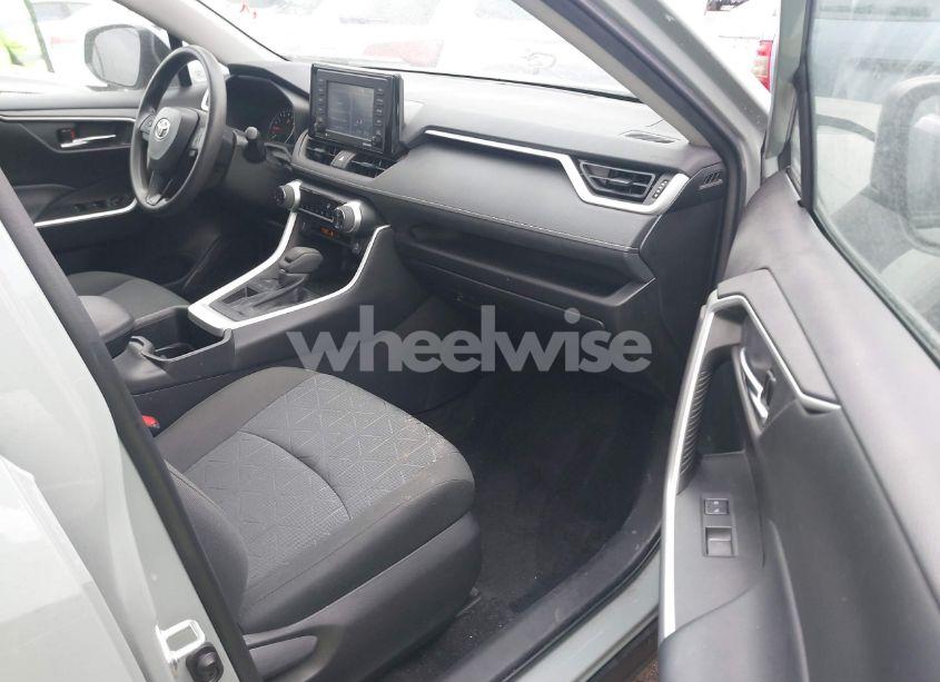 Photo 5 of 2022 Toyota Rav4 XLE (VIN 2T3W1RFV6NW196267)