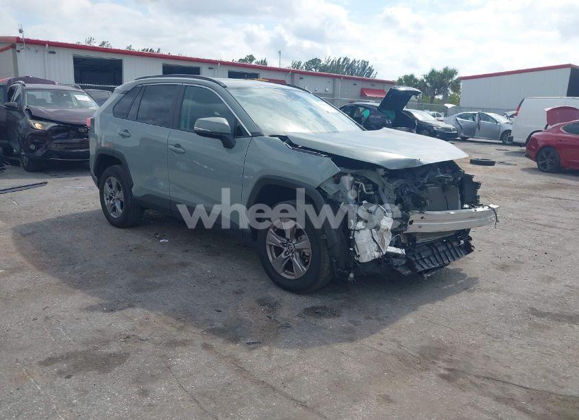 2022 Toyota Rav4 XLE (VIN 2T3W1RFV6NW202004) main photo