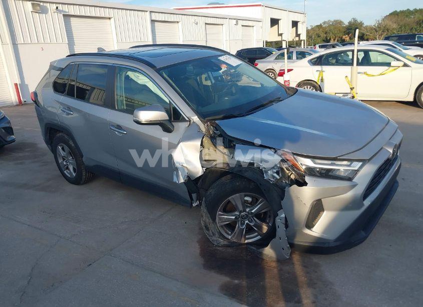 2022 Toyota Rav4 XLE (VIN 2T3W1RFV6NW205047) main photo