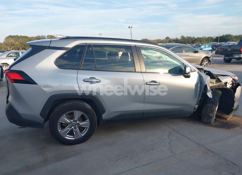 Photo 13 of 2022 Toyota Rav4 XLE (VIN 2T3W1RFV6NW205047)
