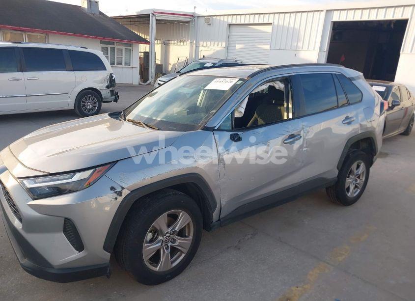 Photo 14 of 2022 Toyota Rav4 XLE (VIN 2T3W1RFV6NW205047)