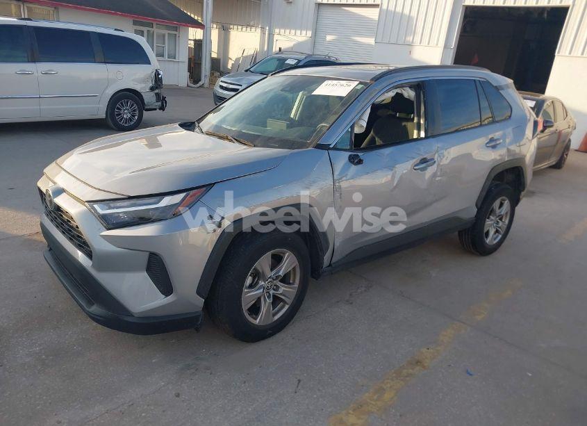 Photo 2 of 2022 Toyota Rav4 XLE (VIN 2T3W1RFV6NW205047)