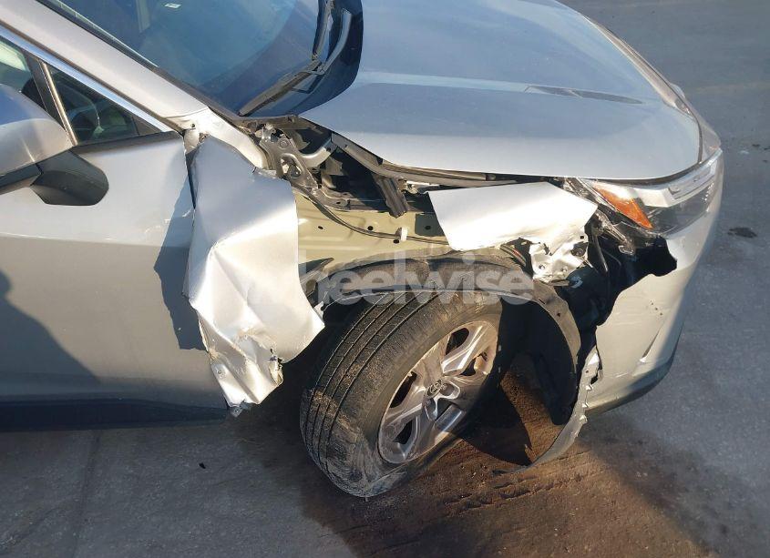 Photo 6 of 2022 Toyota Rav4 XLE (VIN 2T3W1RFV6NW205047)