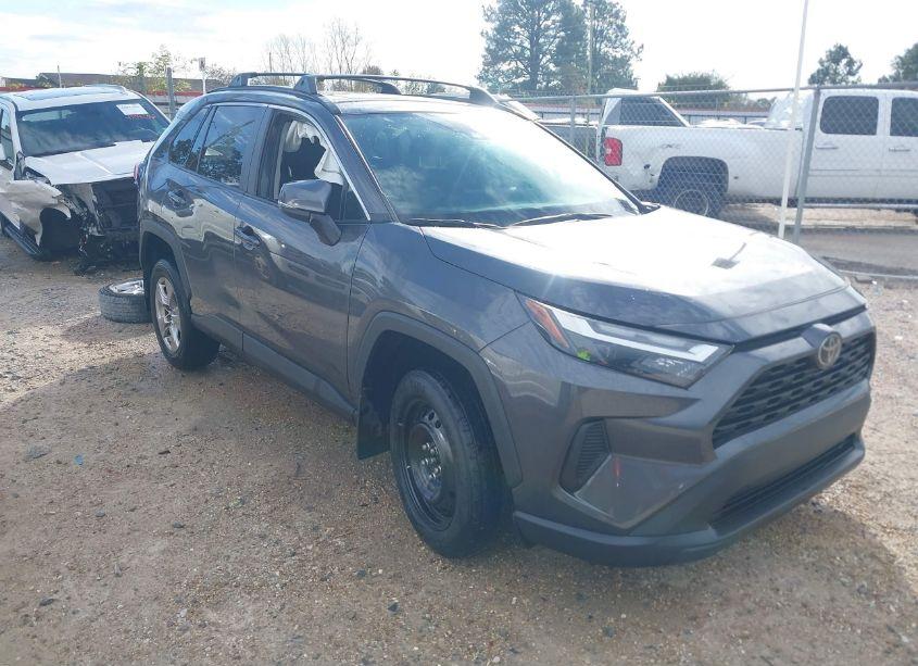 2022 Toyota Rav4 XLE (VIN 2T3W1RFV6NW216209) main photo