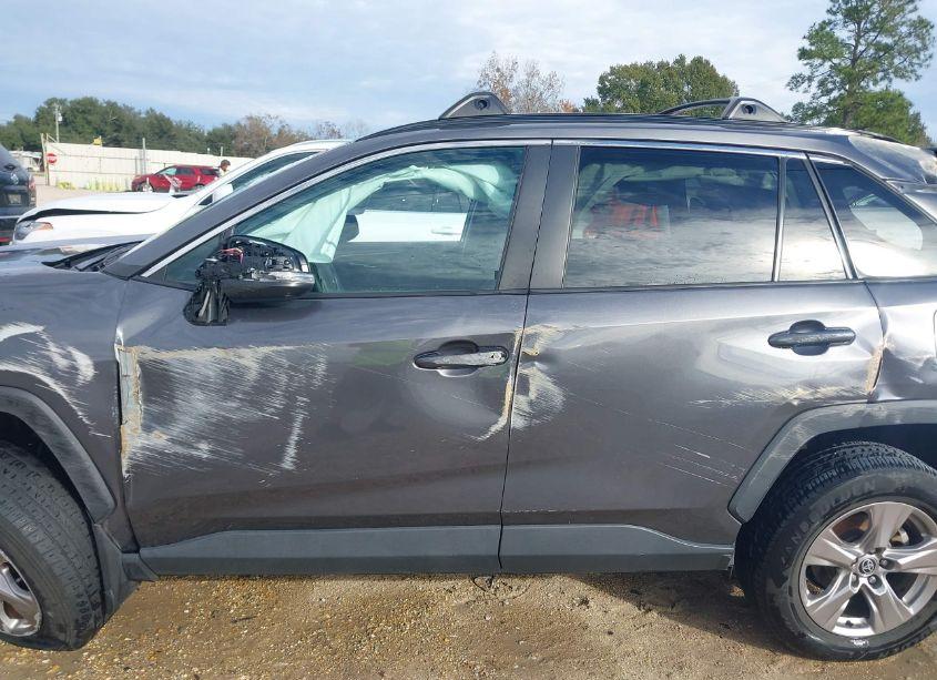 Photo 15 of 2022 Toyota Rav4 XLE (VIN 2T3W1RFV6NW216209)